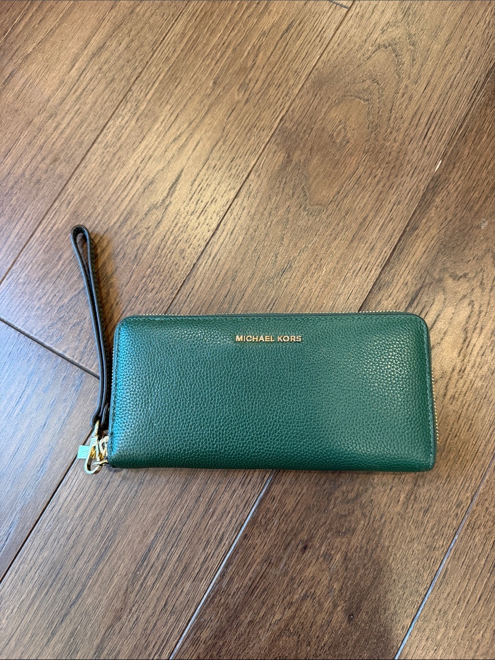Michael Kors Jet Set Travel Large Leather Continental Wallet in Green - C74-002